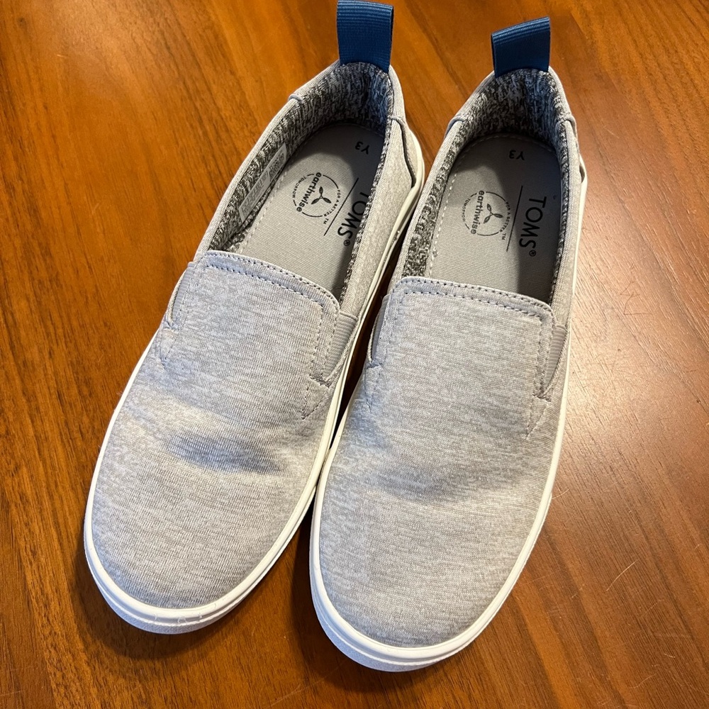 New w/out box Toms Boys Slip On - Size 3